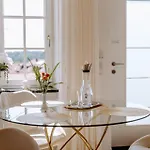 Koenig Ludwig - Modernes Design-apartment Fuer Paare Und Geniesser Am Starnberger By Livaria Berg am Starnberger See