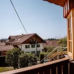 Apartmán Koenig Ludwig - Modernes Design-apartment Fuer Paare Und Geniesser Am Starnberger By Livaria Berg am Starnberger See
