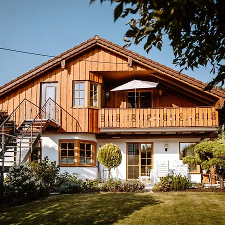 Apartment Ferienwohnung Koenig Ludwig - Modernes Design-Apartment Fuer Paare Und Geniesser Am Starnberger See By Livaria Berg am Starnberger See