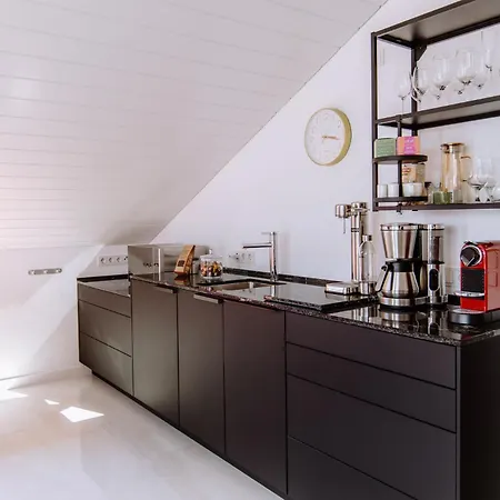 Ferienwohnung Koenig Ludwig - Modernes Design-Apartment Fuer Paare Und Geniesser Am Starnberger See By Livaria Berg am Starnberger See