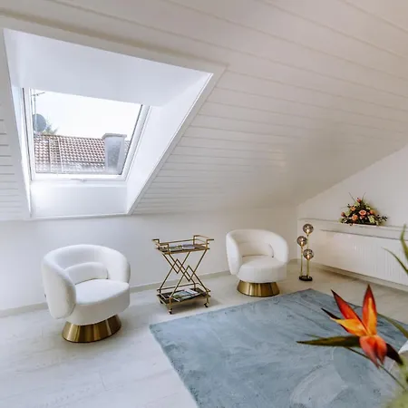 Апартаменты Ferienwohnung Koenig Ludwig - Modernes Design-Apartment Fuer Paare Und Geniesser Am Starnberger See By Livaria Берг