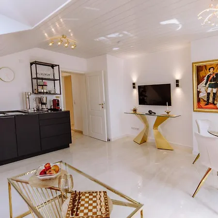 König Ludwig - Boutique-apartment Für Paare Und Genießer Am Starnberger By Livaria Berg am Starnberger See